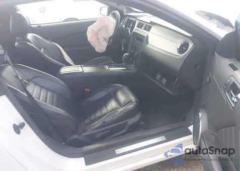 2013 Ford Mustang V6 Premium from USA, damaged, VIN 1ZVBP8AM8D5245350